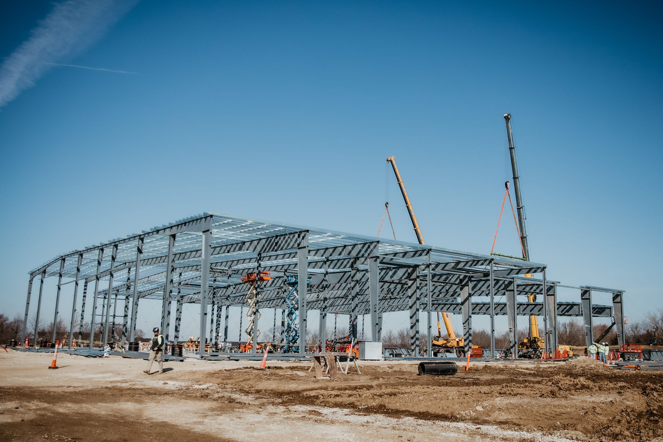 Metal building framework with cranes