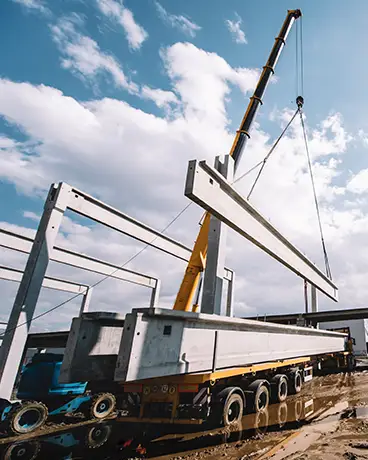 Trailer delivering prefab building components